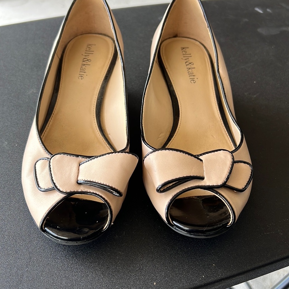 Kelly & Katie wedge open toe shoes